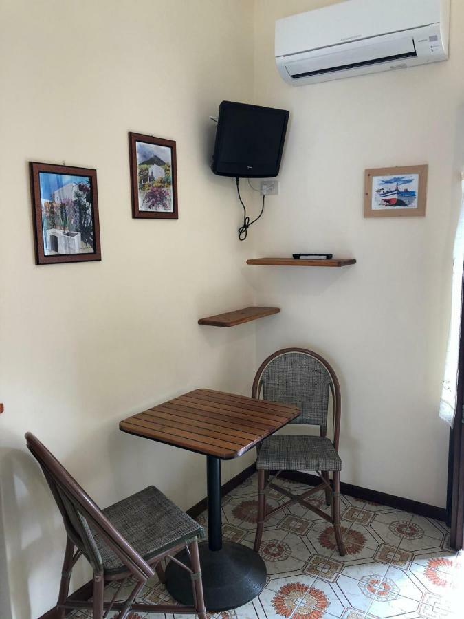 Diana Brown B&B Affittacamere ลีปารี ภายนอก รูปภาพ